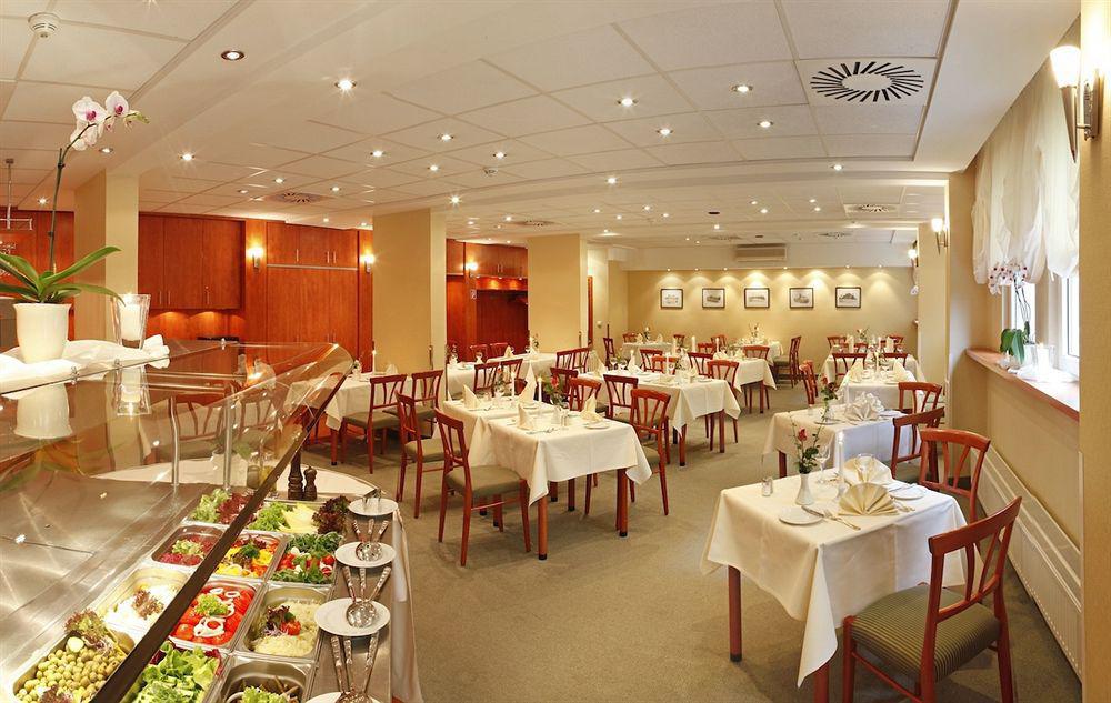 Achat Hotel Dresden Elbufer Étterem fotó